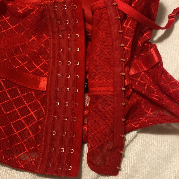 Women’s red bra/ corset size medium - Picture 4 of 4
